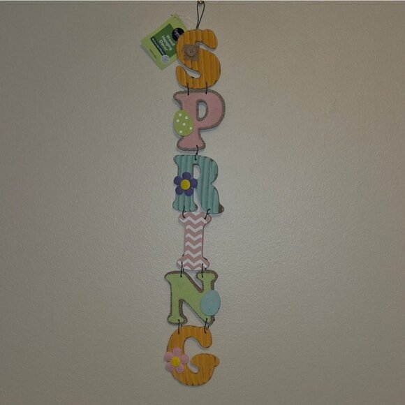 NWT Colorful Spring Wood Hanging Decor - Picture 1 of 3